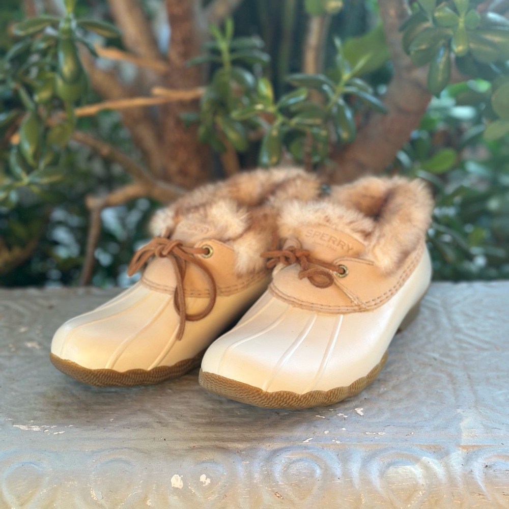 Sperry Women’s Cream Fur-Lined Boots